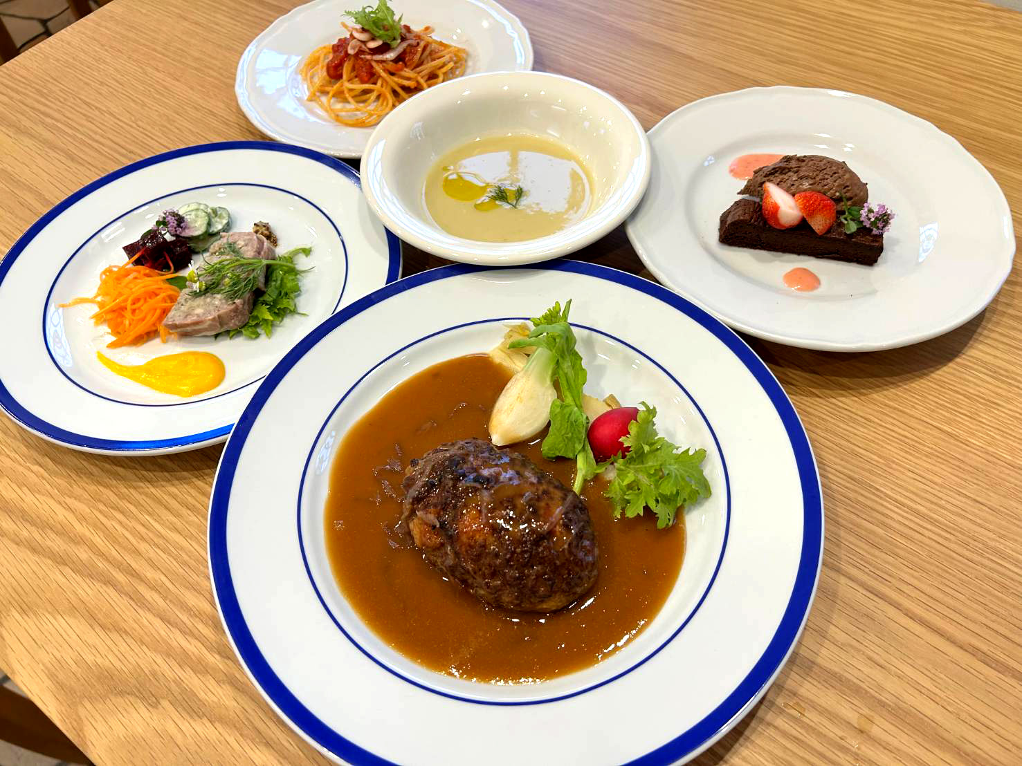 料理写真:ビストロフレンチコース ミニバスタ付き